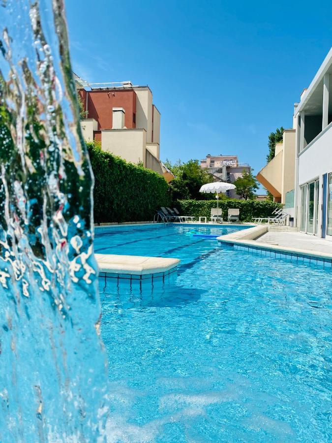 Noha Suite Hotel Риччоне Экстерьер фото